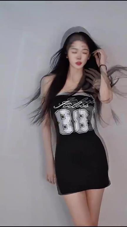 吧友们喜欢这一款吗？广东啦啦队颜值担当大长腿小六