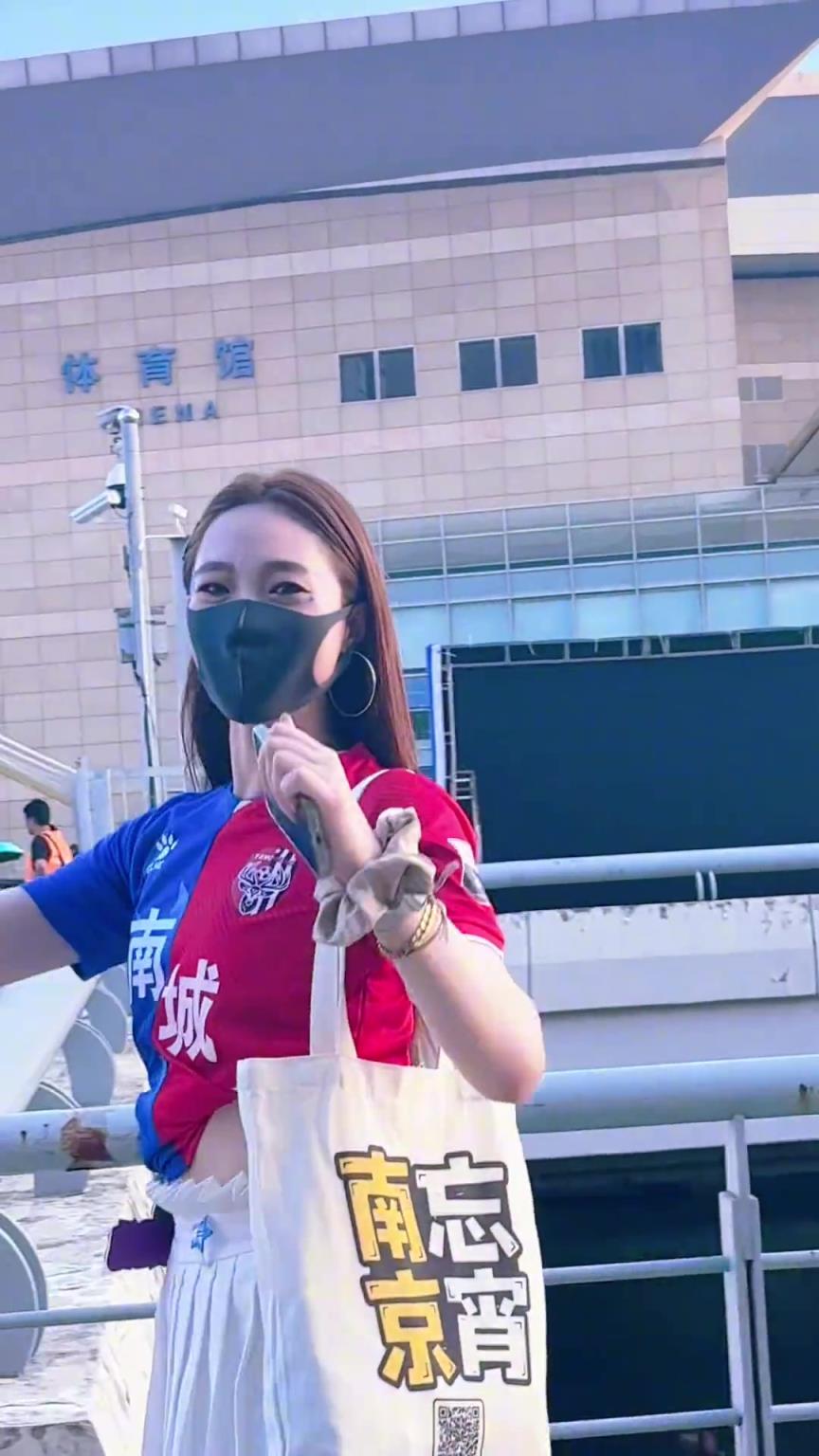 苏超媛身材好好声音还嗲嗲的~不过可以不要再摆拍了嘛