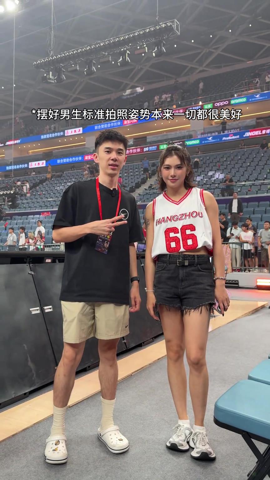 吴艳妮被网红博主突然问：平时看NBA吗？搞得吴艳妮一激灵