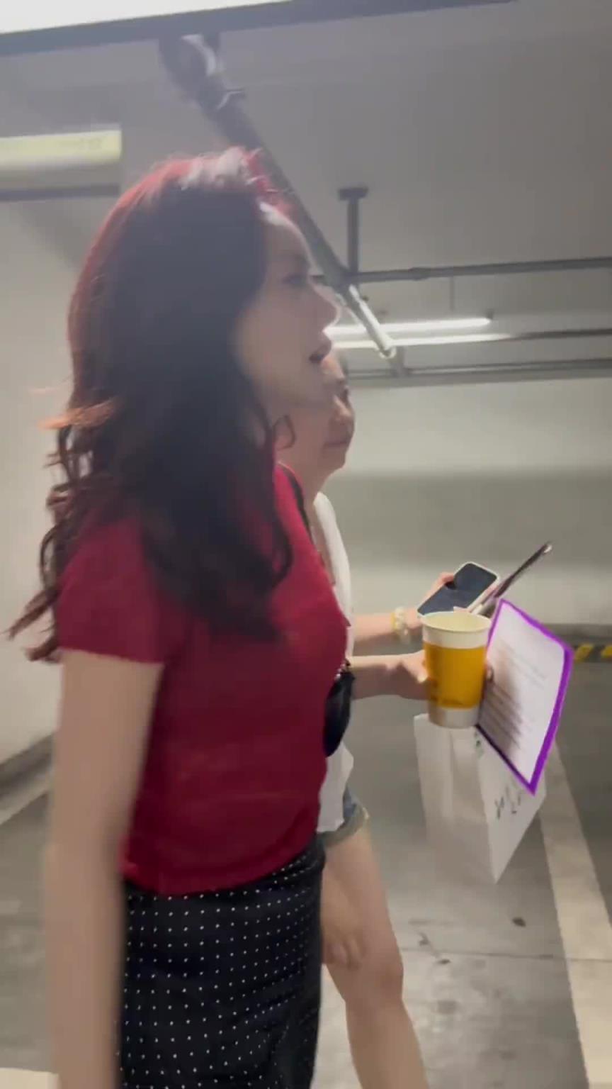 美娜：欢迎收看53岁女主持人高能量的一天