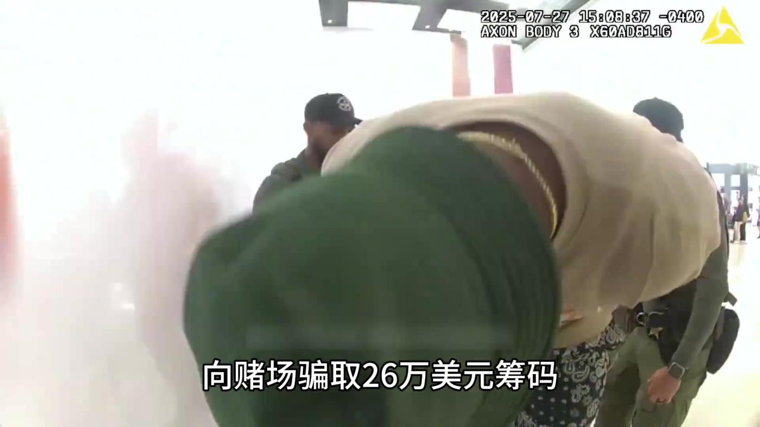 小莫里斯被捕过程曝光：以防万一，警员给他戴了三副镣铐